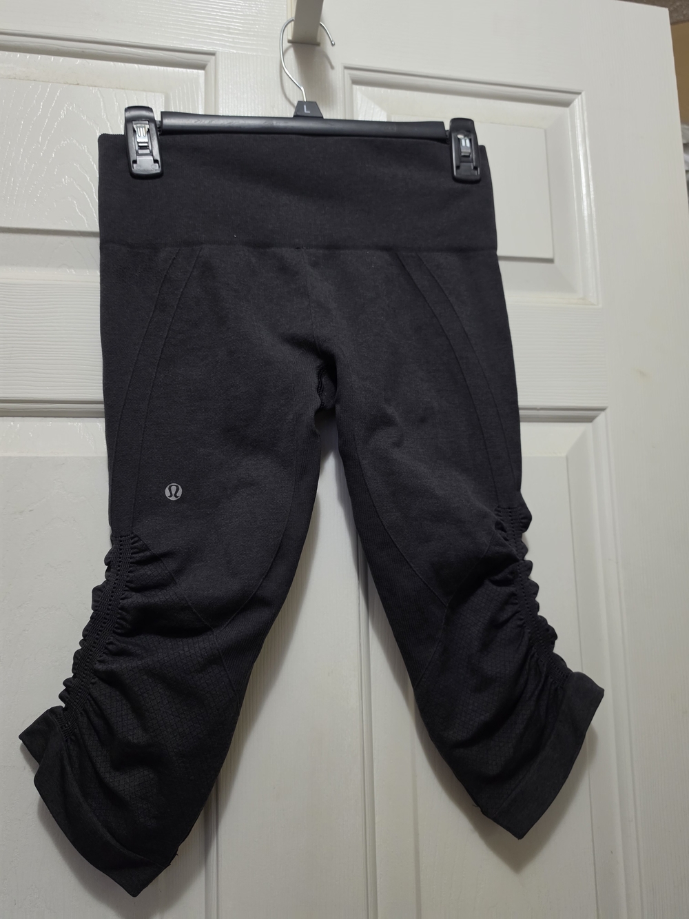 lululemon athletica Women Black Cropped Ruched Leggings
